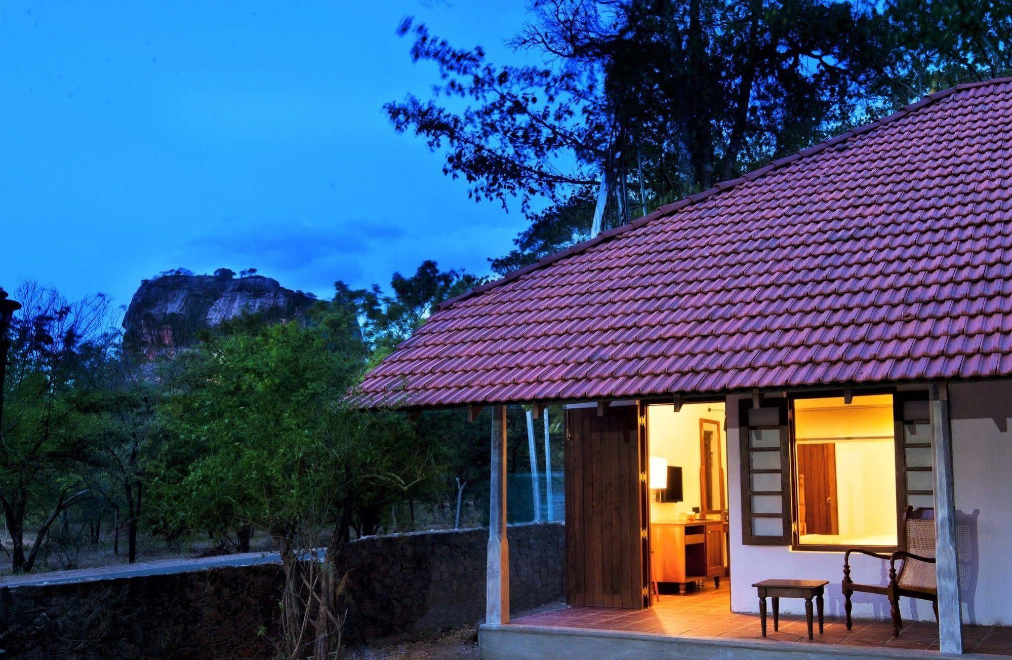 Ekho Sigiriya Hotel Exterior photo